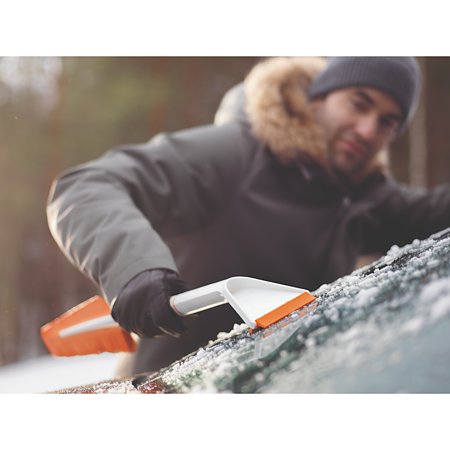 Perie si racleta zapada Fiskars Snowxpert, 67 x 9,5 x 9,2 cm