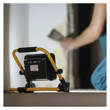 Proiector portabil reîncărcabil Emos ACCO, 5V, 30W, lumină rece, IP44, 3000 lm