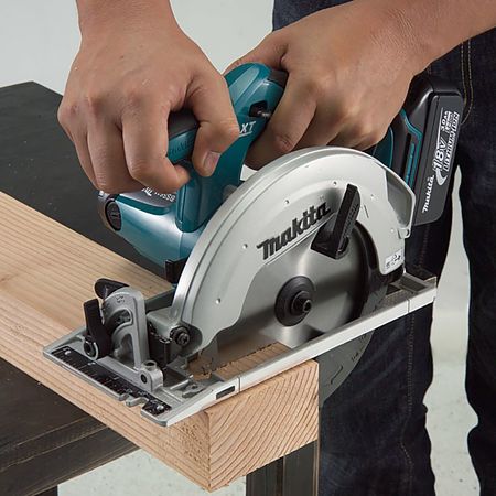 Fierastrau circular electric Makita DSS611Z, 45°-90°, 18 V, 3700 rpm Fierastrau circular electric Makita DSS611Z, 45°-90°, 18 V, 3700 rpm