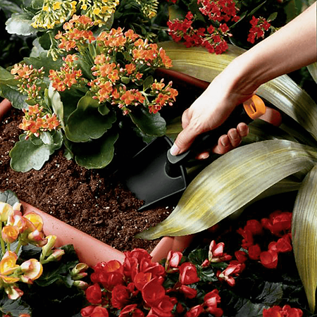 Plantator Fiskars, negru, 29 cm, 96 g Plantator Fiskars, negru, 29 cm, 96 g