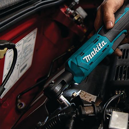 Cheie cu clichet Makita, 18 V, 4000 rpm, aspect cromat | MatHaus
