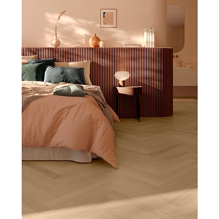 Parchet laminat furniruit 9.5 mm Berry Alloc Parqwood Herringbone Oak Calm Ambre, placa tip A, clasa de trafic comercial intens 33, abraziune AC5, OmniLoc A&B, 50,4 X 8,4 cm