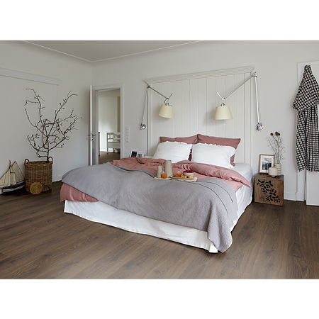 Parchet laminat 12 mm Egger EHL132, nuanta inchisa, stejar Stavern, clasa de trafic 32, click, 1292 x 193 mm