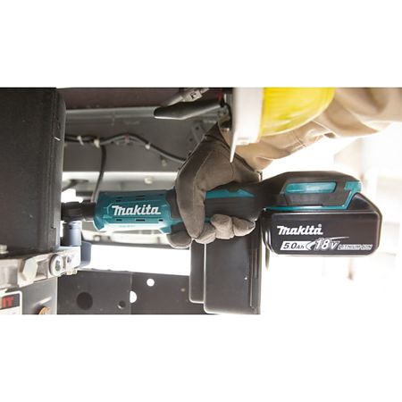 Cheie cu clichet Makita, 18 V, 4000 rpm, aspect cromat