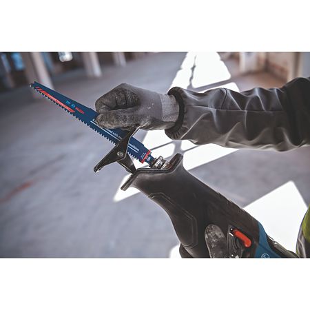 Fierastrau sabie pe acumulator Bosch Professional GSA 185-LI, 18 V, 2900 cpm Fierastrau sabie pe acumulator Bosch Professional GSA 185-LI, 18 V, 2900 cpm