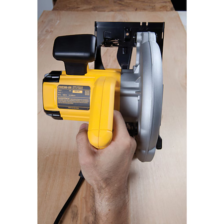 CIRCULAR DE MANA 65MM 1350W DEWALT
