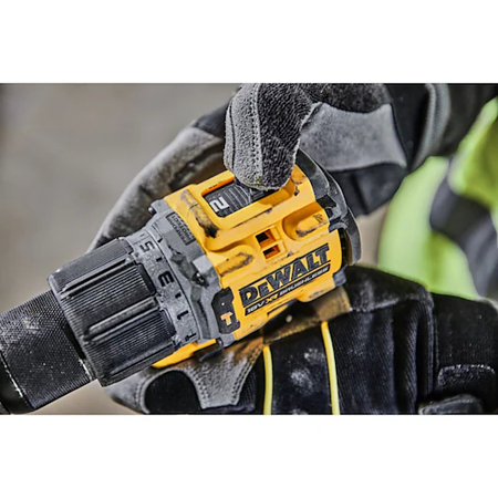 Masina de gaurit si insurubat cu percutie DeWalt DCD796NT-XJ, 18 V XR, 34000 bpm, mandrina 13 mm Masina de gaurit si insurubat cu percutie DeWalt DCD796NT-XJ, 18 V XR, 34000 bpm, mandrina 13 mm