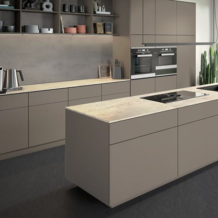 Placa antistropi Egger F676 ST75 / F638 ST10, Piatra Calvia gri nisip / Chromix argintiu, 2 fete, 4100 x 640 x 8 mm