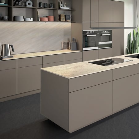 Placa antistropi Egger F676 ST75 / F638 ST10, Piatra Calvia gri nisip / Chromix argintiu, 2 fete, 4100 x 640 x 8 mm
