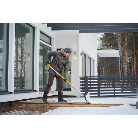 Impingator lung zapada Fiskars SnowXpert 143011, aluminiu + polipropilena, 1,7 kg, 1795 x 533 x 117 mm