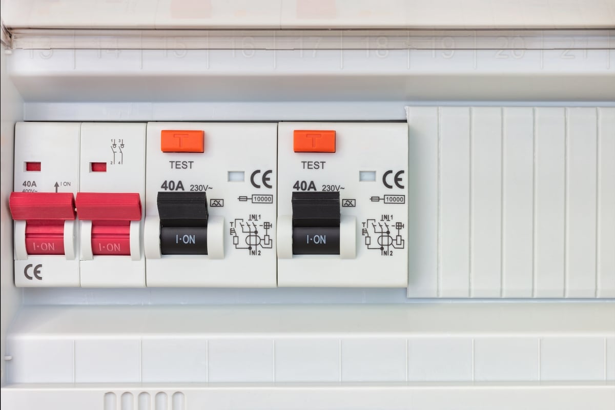 Siguranta electrica: tipuri, de ce sare si recomandari pentru protectie