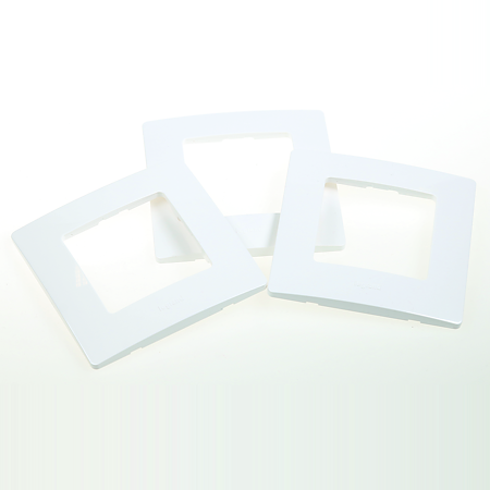 Rama 1 post  Legrand Niloe 665001, alb
