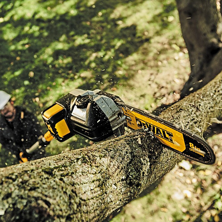 Ferastrau cu lant cu tija extensibila DeWalt, 20 V, lungime lant 20 cm Ferastrau cu lant cu tija extensibila DeWalt, 20 V, lungime lant 20 cm