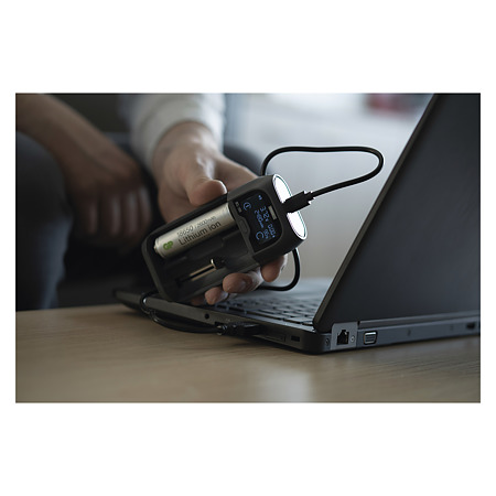 Incarcator universal pentru baterii Emos, 2000 mAh, 2 sloturi