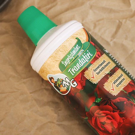 Ingrasamant lichid pentru trandafiri MG, 1 L Ingrasamant lichid pentru trandafiri MG, 1 L
