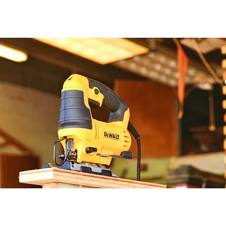 Fierastrau pendular DeWalt DWE349 cu fir, maner superior, 650 W
