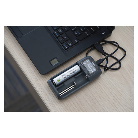Incarcator universal pentru baterii Emos, 2000 mAh, 2 sloturi