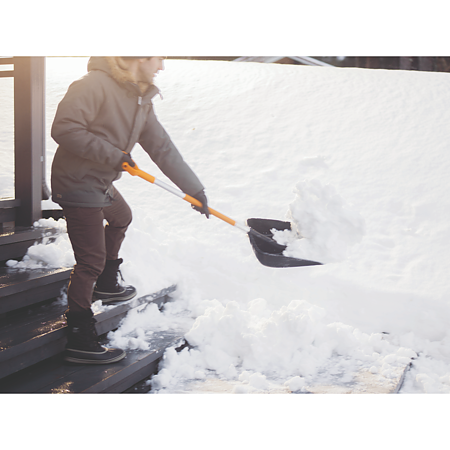 Lopata zapada Fiskars Snowxpert, polipropilena, 1,4 kg, 1310 mm
