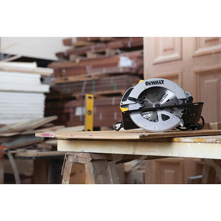 CIRCULAR DE MANA 65MM 1350W DEWALT