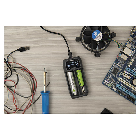 Incarcator universal pentru baterii Emos, 2000 mAh, 2 sloturi